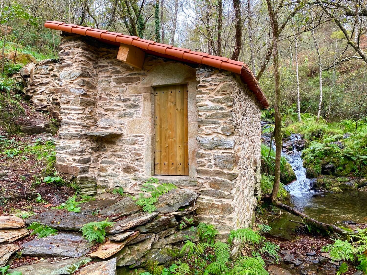 Cascada y Molinos de Chamosa Guíate Galicia
