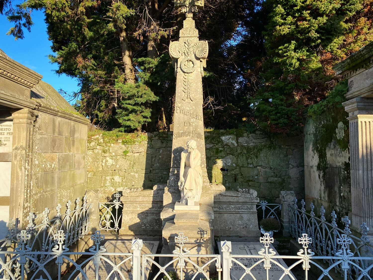 Cementerio de Pereiró, Vigo Guíate Galicia Cementerio de Pereiró, Vigo Guíate Galicia