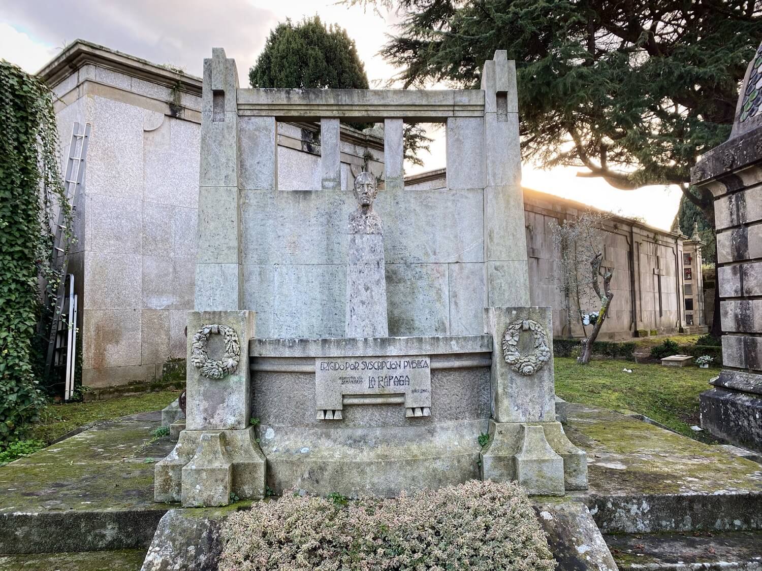 Cementerio de Pereiró, Vigo Guíate Galicia Cementerio de Pereiró, Vigo Guíate Galicia