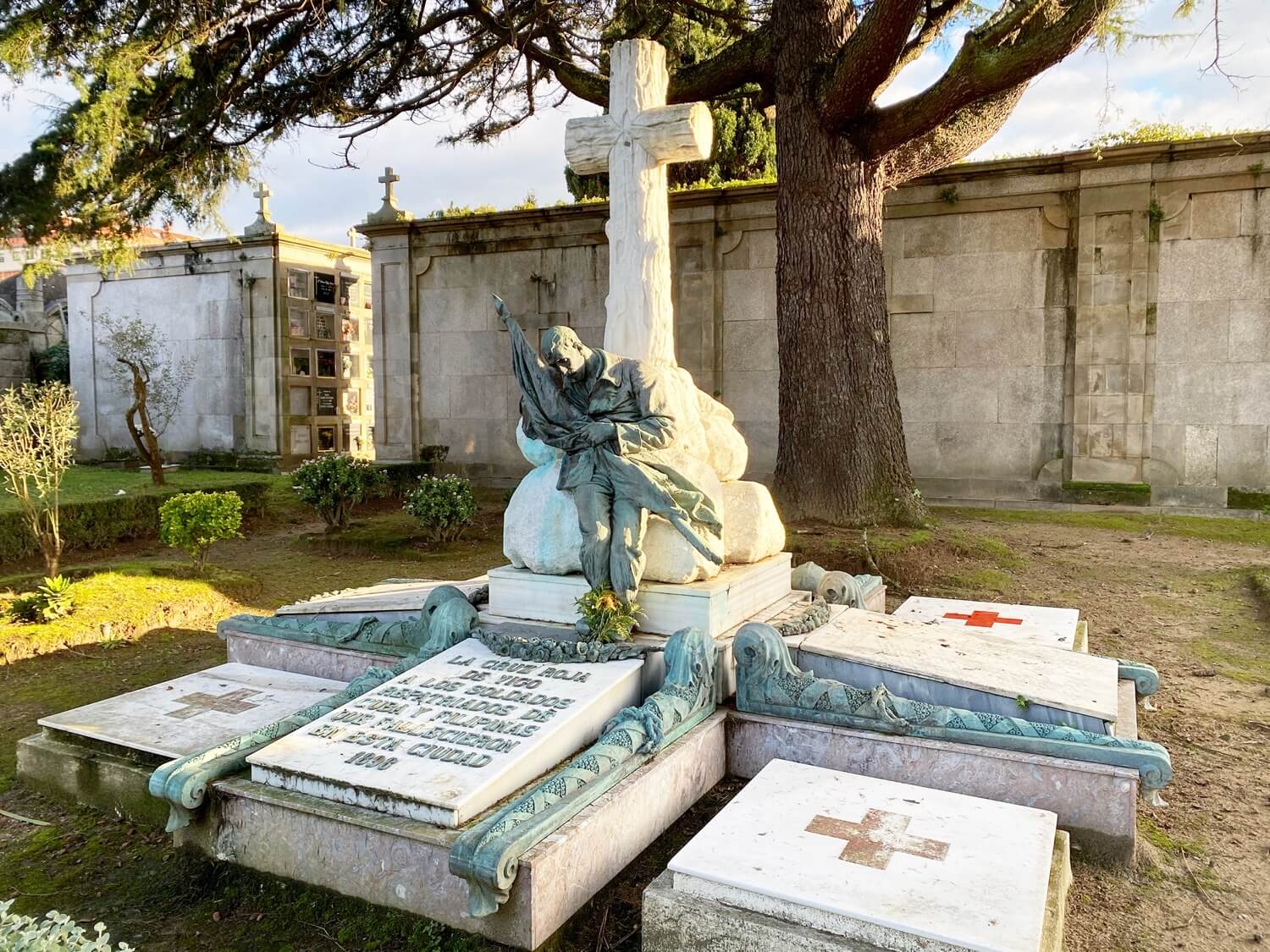 Cementerio de Pereiró, Vigo Guíate Galicia Cementerio de Pereiró, Vigo Guíate Galicia