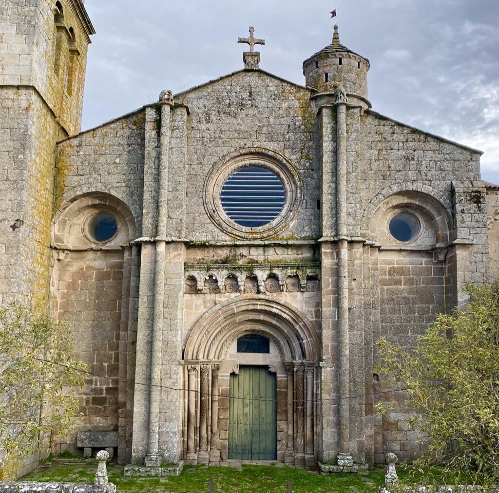 Colegiata de Xunqueira de Ambía Guíate Galicia