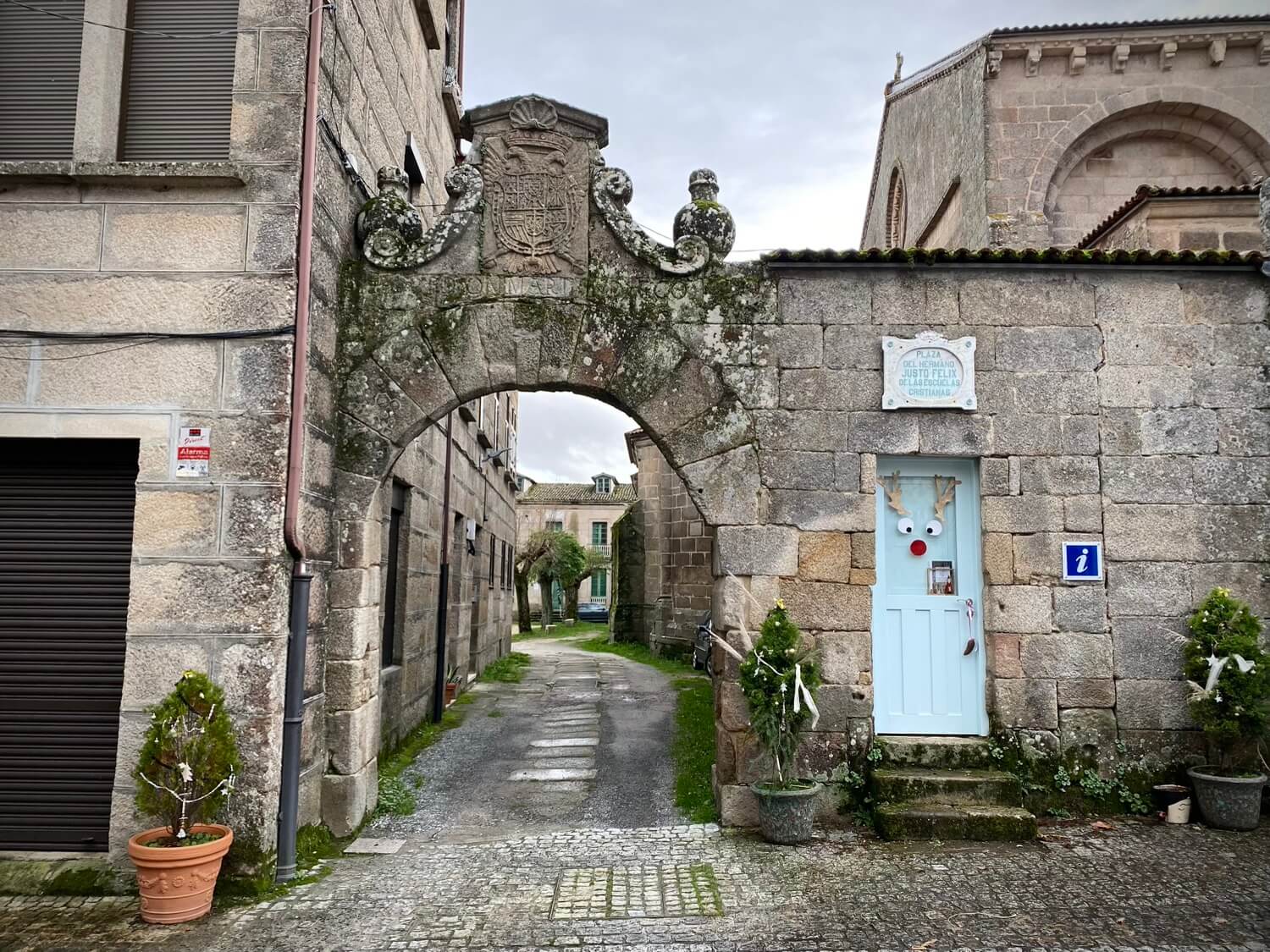 Colegiata de Xunqueira de Ambía Guíate Galicia Colegiata de Xunqueira de Ambía Guíate Galicia